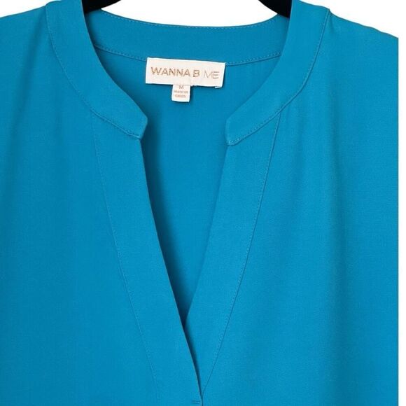 Wanna B Me Aqua cap sleeve Top Size Medium V-Neck - Picture 3 of 6